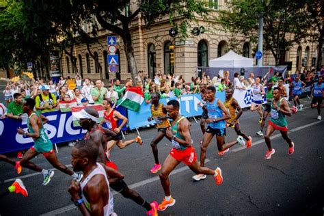  Addis Abeba Maratonin 2018: Etiopian juoksija Rekoy Gebreselassie voitti kilpailun ennätysajalla ja vahvisti asemaansa maailman parhaimpien maratoni juoksijoiden joukossa